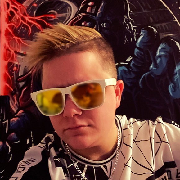 Meet your Posher, Emily - Picture 1 of 1